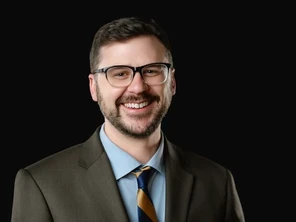 Headshot of Lee Grossman